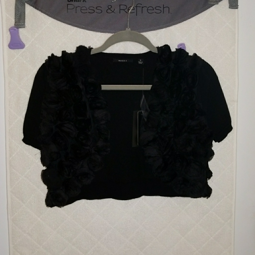 Cropped cardigan with roses on front